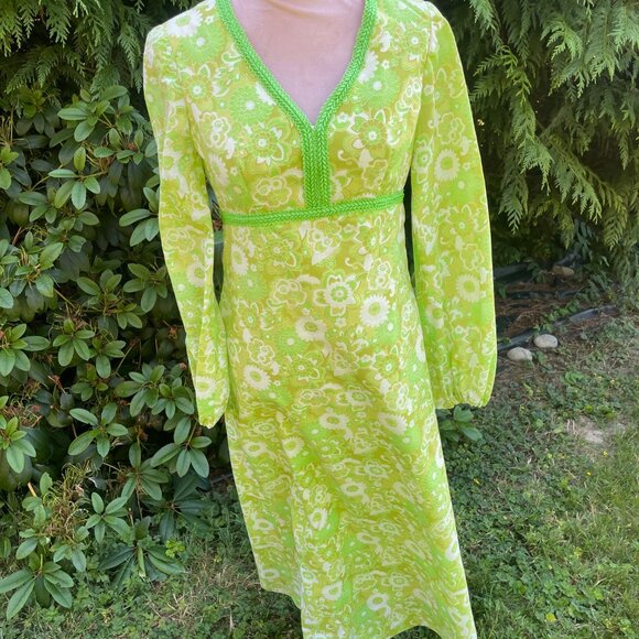 Vintage 1970s Lime Green Floral Long Sleeve Dress – Mod Boho Hippie Style - Picture 3 of 5
